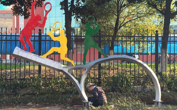校園不銹鋼運動雕塑.gif